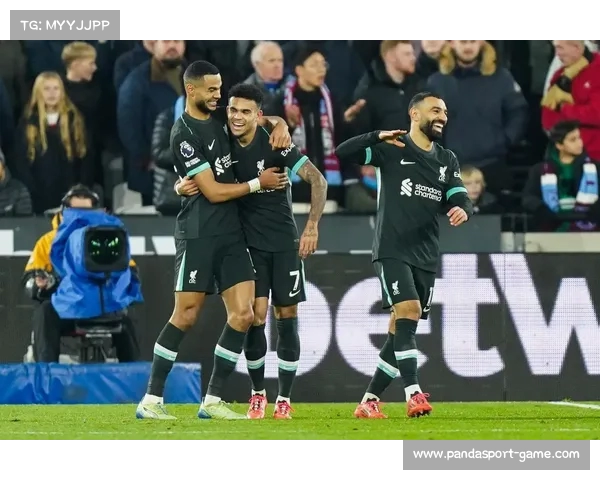 英格兰足球超级联赛西汉姆联客场击败利物浦